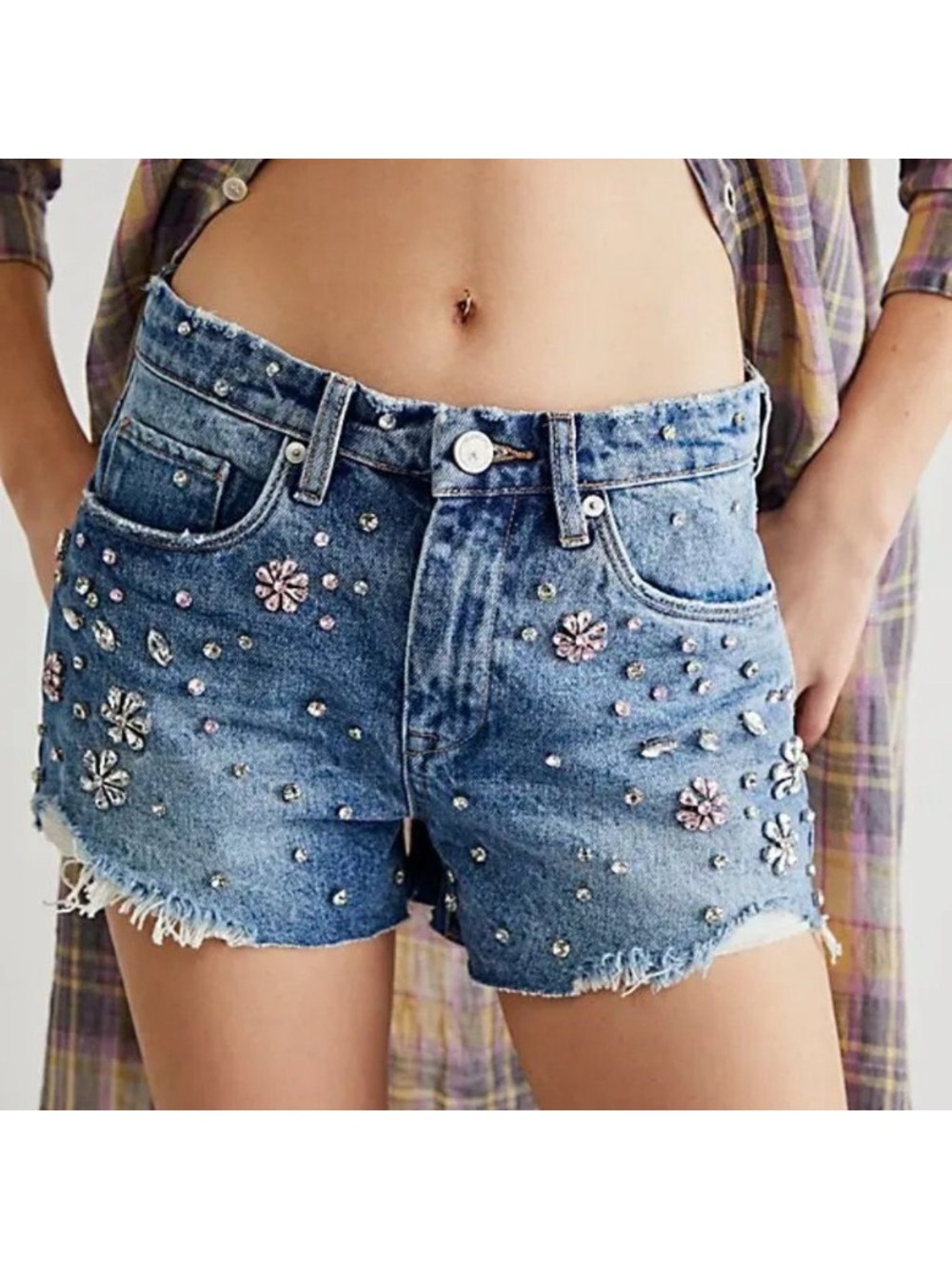 New Blank NYC Rhinestone Studded Floral Embellished Jean Shorts Size 26 - Picture 2 of 13